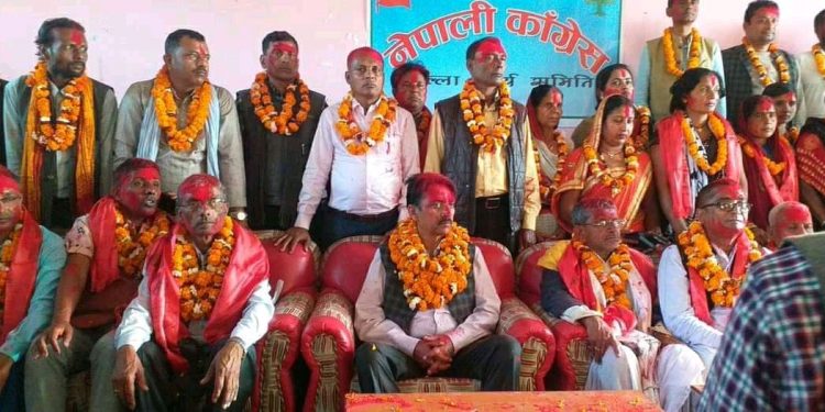 सिराहामा कांग्रेसको समानन्तर जिल्ला समिति गठन