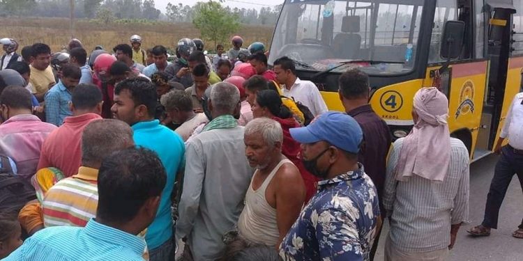 जनकपुरधाममा स्कुल बसको ठक्करबाट एक पुरुषको मृ त्यु