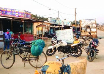 महोत्तरीको सीमावर्ती क्षेत्रको मदिरा पसलमा भारतीयको भीड