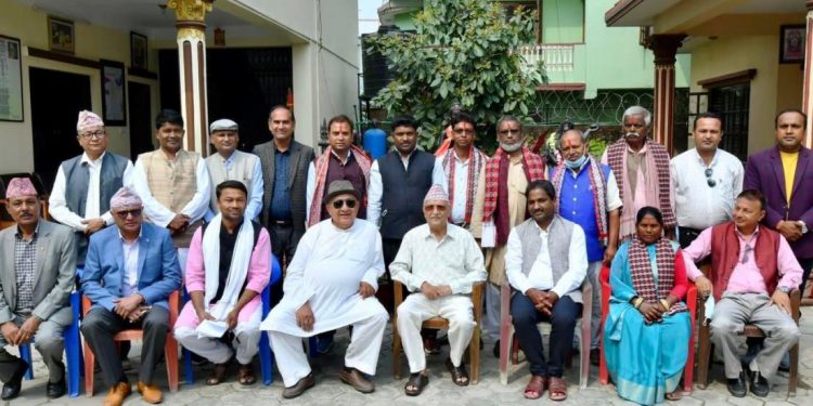 महोत्तरीमा नगरपालिकाका उपमेयर र गाउँपालिका अध्यक्षद्वारा एमाले प्रवेश