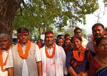 सिरहाको धनगढीमाई नगरपालिकामा एमाले बाट मेयर पदका महतो र उपमेयर पदमा बराल गराए उम्मेदवारी दर्ता