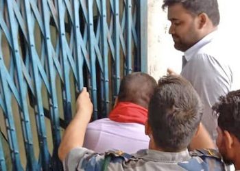 मधेस प्रदेश : सामाजिक सुरक्षा भत्ता नदिएको भन्दै मेयरले लगाए बैंकमा ताला