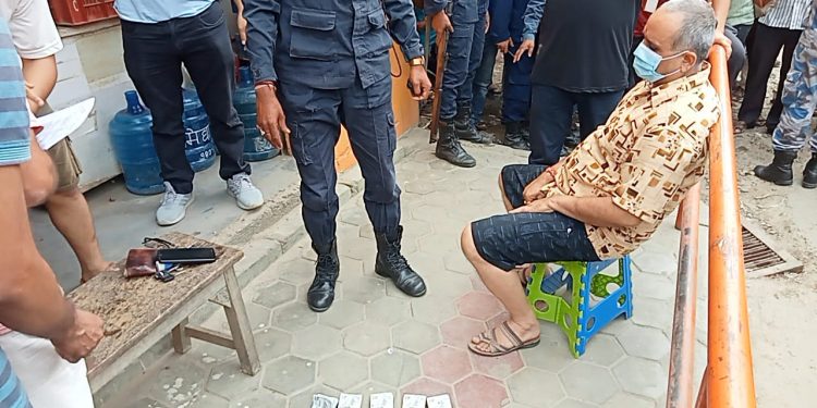 पाँच लाख घुससहित अख्तियारको फन्दामा परेका धनुषाका मालपोत कार्यालयका निमित्त कार्यालय प्रमुख झा विरुद्ध मुद्दा दायर