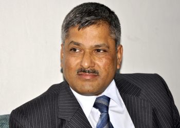 नेपाल राष्ट्र बैंकका गभर्नर महाप्रसाद अधिकारीलाई निलम्वन गर्ने सरकारको निर्णय, निलम ढुंगाना बनिन् कामु गभर्नर