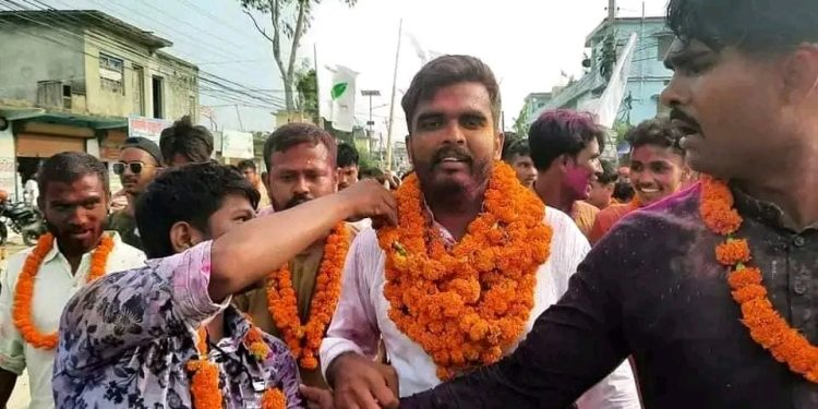 सिरहा नगरपालिका वाडा न.४ रमौलका वडा अध्यक्ष युवा नेता आलमले युवालाई सहि मार्ग देखाउछु भनेर गरे पहिलो प्रतिबद्धता