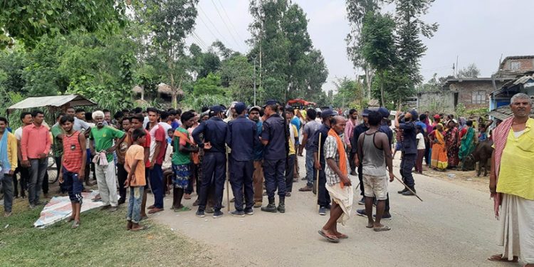 महोत्तरीको विषहरपुर मतदान केन्द्रमा विवाद हुँदा मतदान प्रक्रिया अवरुद्ध