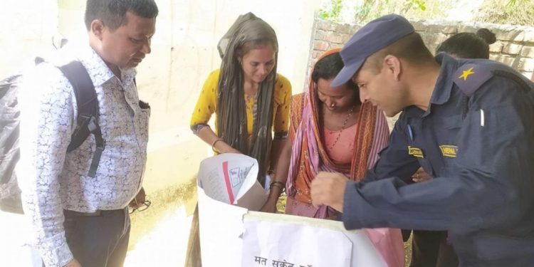 सिरहाको लहान १ र २२मा समग्र बिकास सेवा केन्द्रद्वारा नमुना मतदान सम्पन्न