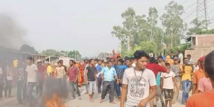 एक भोटले हारेपछि पुनः मतगणनाको माग गर्दै सप्तरीको बोदे बर्साइनमा माओवादी केन्द्रको प्रदर्शन