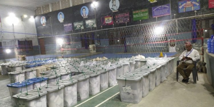 महोत्तरीमा मतपरिणाम घोषणापछि भेटियो सिलबन्दी मतपेटिका