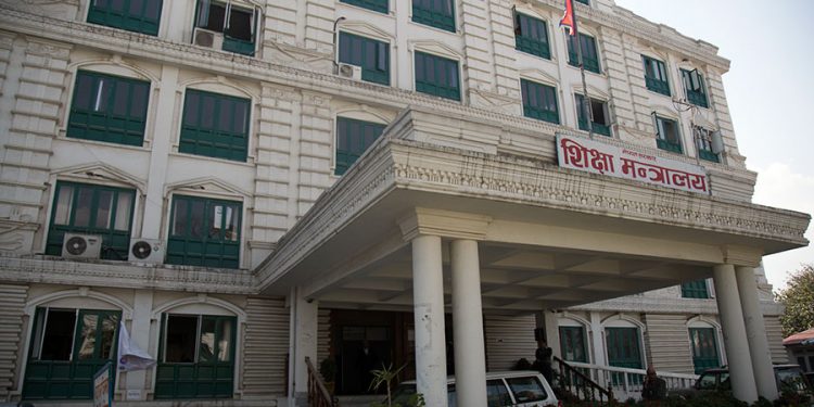 कक्षा ८ सम्मका विद्यार्थीलाई दिवा खाजा दिन प्रस्ताव