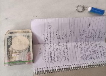 सिरहामा पैसाले भोँट किन्दै गर्दा जसपाका दुई कार्यकर्ता प क्राउ