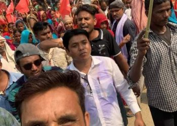 सिरहाको सखुनानकारकट्टीमा एकीकृत समाजवादी पार्टीको अध्यक्षको उम्मेदवार केदार यादवको घरदैलो निरन्तर जारी