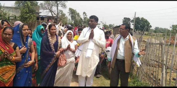 सिरहाको वरियारपट्टी गाउँपालिकामा माओवादी केन्द्रको घरदैलो निरन्तर जारी