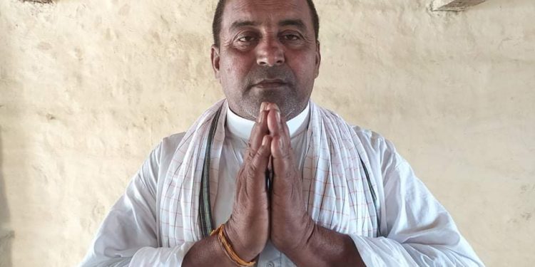 सिरहाको नवराजपुर ३ मा एमाले निकट सुरेन्द्र यादवले समाजसेवा गर्न दिए उम्मेदवारी