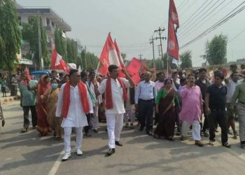 सिरहाको लहान ३ मा एमाले निकट उम्मेदवारहरु घरदैलो कार्यक्रममा