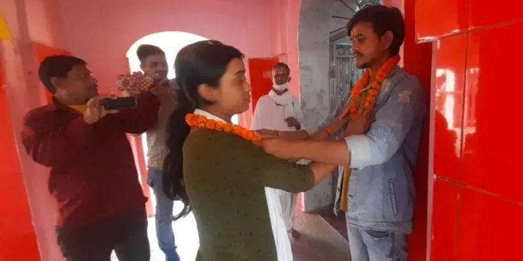 आमाले सहकारीबाट लिएको ऋण उठाउन जान्थे यी युवक जब छोरी नै मन परेपछि भयो यस्तो घटना