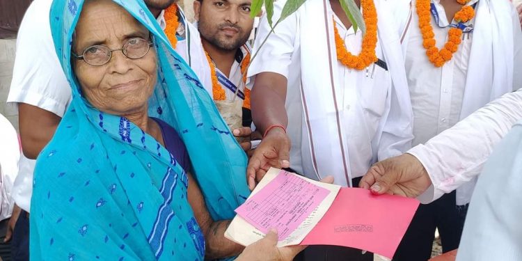 धनुषाको देउरी परवाहामा ५९० घरधुरीमा लालपुर्जा वितरण