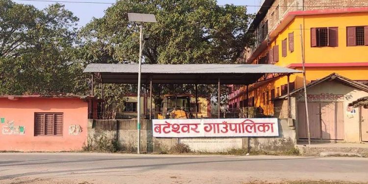 धनुषा : एकैदिन तीन महिनाको हाजिर गरेर तलब झ्वाम