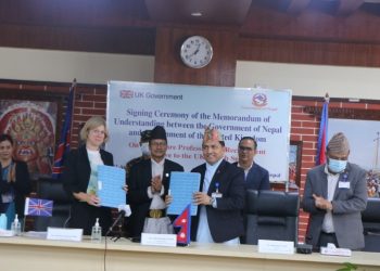 तत्काल जान पाउँदैनन् बेलायतमा नर्स, कति हुन्छ सेवा सुविधा ?