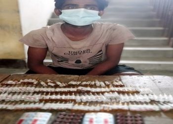 सिरहाबाट लागूऔषधसहित एक युवक प क्राउ