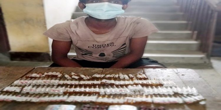 सिरहाबाट लागूऔषधसहित एक युवक प क्राउ