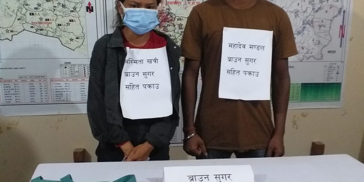धनुषामा ब्राउन सुगरसहित दुई जना प क्राउ
