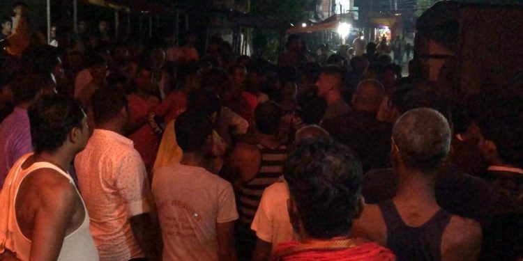 नाच बन्द गराउन गएका प्रहरीलाई दर्शकले गरे रामधुलाइ