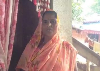 सिरहा : व्यथाले च्यापेकी बुहारीलाई बर्थिङ्ग सेन्टरबाहिर एक घण्टा कुराएपछि जवाफ आयो, ‘बाहिर लैजान भन्देऊ‍’