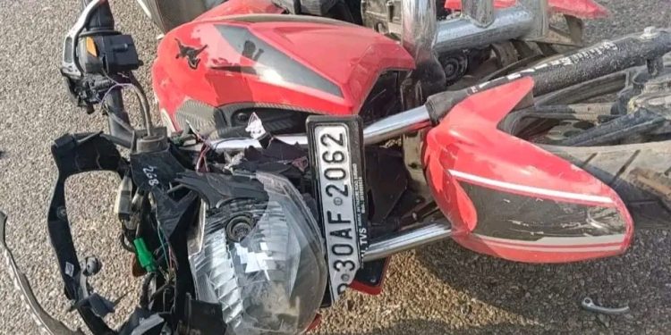 महोत्तरीमा बयलगाडीमा मोटरसाइकल ठोक्किएर दुर्घटना हुँदा युवकको मृ त्यु