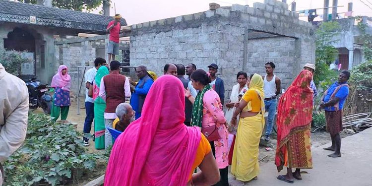 धनुषामा जितेका नेता पाँच वर्ष फर्केर नआएको गुनासो गर्दा मतदातामाथि हातपात