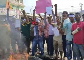 सडक नबनेकाे भन्दै सर्लाहीकाे काैडेनावासीले उम्मेदवारलाई लगाए चुनाव प्रचारप्रसारमा रोक