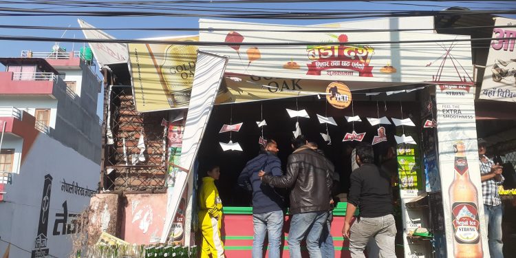 महोत्तरीको बर्दिबासमा एकै रातमा ३ वटा पसलमा चो री