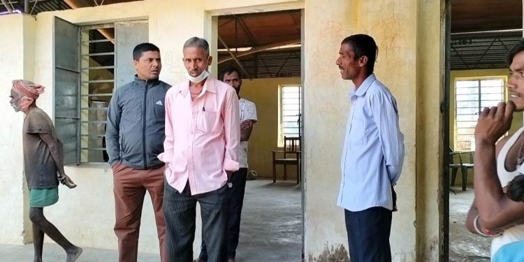 विद्यालयको प्रधानाध्यापकमा श्रीमतीको सट्टा श्रीमान भेटिएपछि…