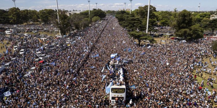 विश्वकप च्याम्पियनलाई स्वागत गर्न ४० लाख अर्जेन्टिनी सडकमा