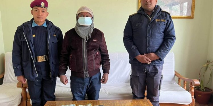 धनुषाबाट स्रोत नखुलेको १६ लाख रुपैयाँसहित भारतीय नागरिक प क्राउ