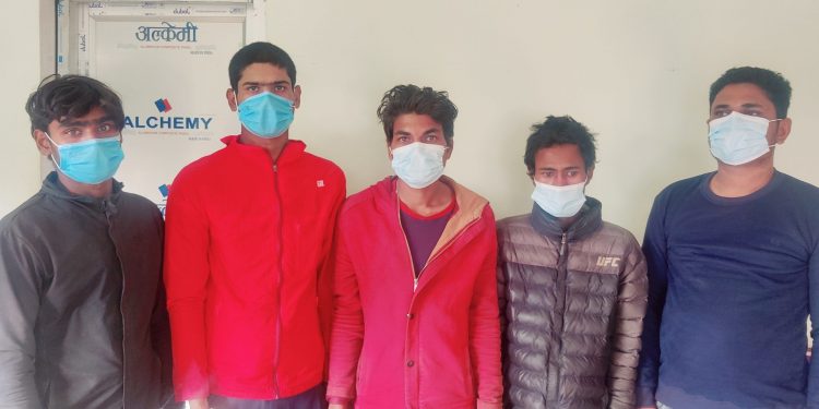 धनुषाको विभिन्न स्थानबाट चो री गरेको आरोपमा पाँचजना प क्राउ