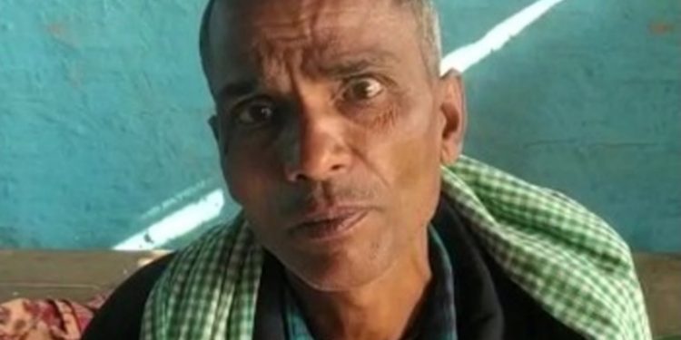 धनुषामा फुलमाला बाँडने मालीको साईकल र मोबाईल लुटियो