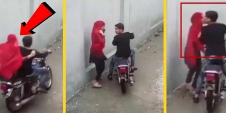 केटीलाई थाहा थिएन कि क्यामेरामा भिडियो रेकर्ड भइरहेको छ (भिडियो सहित)