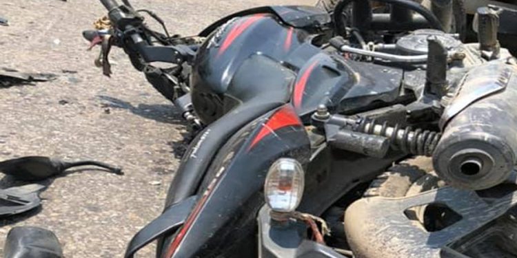 महोत्तरीमा दुर्घटनामा परेको मोटरसाईकलबाट गाँजा बरामद