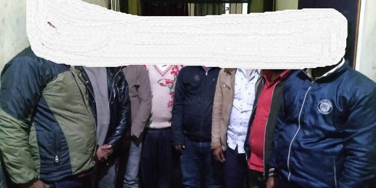 मधेस प्रदेश : सेवाग्राहीलाई हैरानी दिने कार्यमा संलग्न रहेको अभियोगमा मलपोतबाट ८ जना बिचौलिया प क्राउ