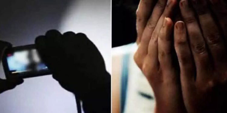 सहमतिमै शा रीरिक सम्बन्ध राख्दा केटाले लुकाएर बनाएकाे भिडिओ ब्रेकअप भएपछि साथीहरूलाई पठाइदिएपछि