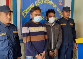 धनुषाबाट पेस्तोलसहित प क्राउ परेका दुई युवक सार्वजनिक