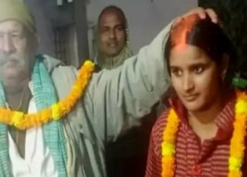 छोरा मृ त्यु पछि ७० वर्षीय बाबुले गरे २८ वर्षीया बुहारीसँग विवाह, तस्विर भाइरल