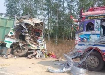 धनुषामा दुई ट्रक एकापसमा ठोक्किदा तीनजनाको मृ त्यु,१ जना घाइते