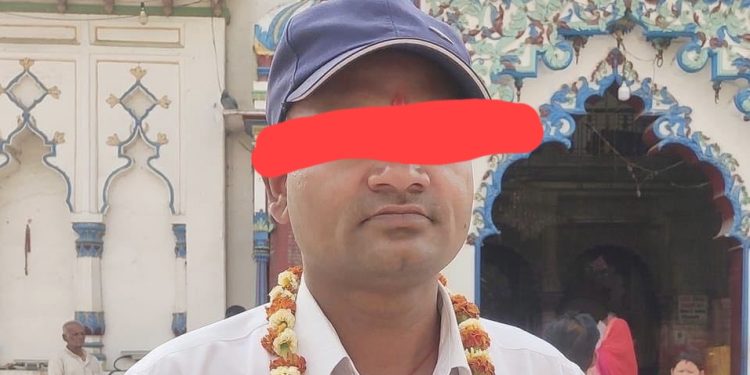 घुस लिएको प्रमाण भेटिएपछि डिभिजन वन कार्यालयका अधिकृत यादव निलम्बित
