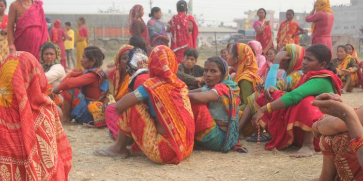 मधेस प्रदेश : गरिबलाई मारेर लघुबित्त मोटाउन थालेको भन्दै ऋणीहरू आन्दोलनमा
