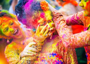 हानिकारक बन्दै होली ! गुणस्तरहिन रङ्गले क्यान्सर र मिर्गौला रोगको खतरा