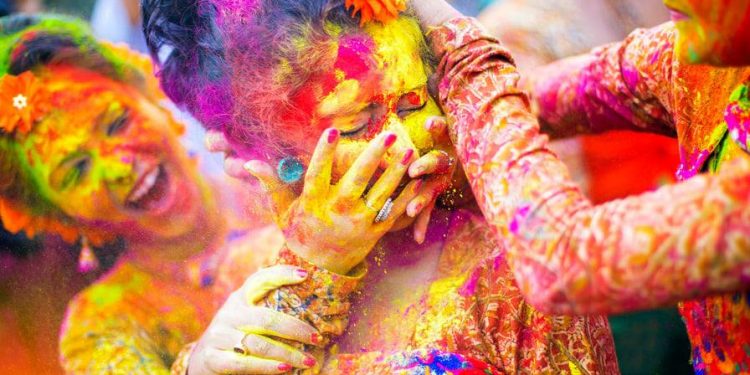 हानिकारक बन्दै होली ! गुणस्तरहिन रङ्गले क्यान्सर र मिर्गौला रोगको खतरा