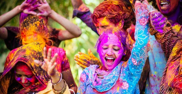 होलि पहाडी क्षेत्रमा आज,तराई मधेशमा भोलि,मिथिलाञ्चलमा पर्सी मनाइदै अनेकौं शैली, रोचक किंवदन्ती