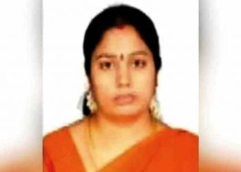 यी हुन् परीक्षामा पास गराइदिने लालच दिएर यौ नसम्बन्ध राख्न लगाउने शिक्षिका